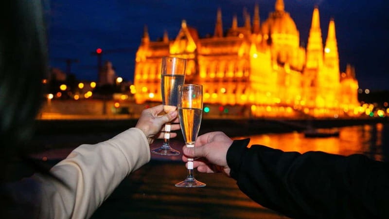 Budapest: Sip and Sail River Cruise with Unlimited Prosecco - Elizabeth Bridge, Gellért Hill, and the Liberty Statue