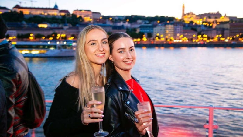 Budapest: Sip and Sail River Cruise with Unlimited Prosecco - A return past Gresham Palace and the riverside center