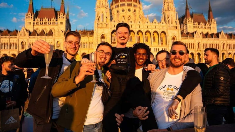 Budapest: Sip and Sail River Cruise with Unlimited Prosecco - Unlimited Prosecco, cocktails, and the bar service