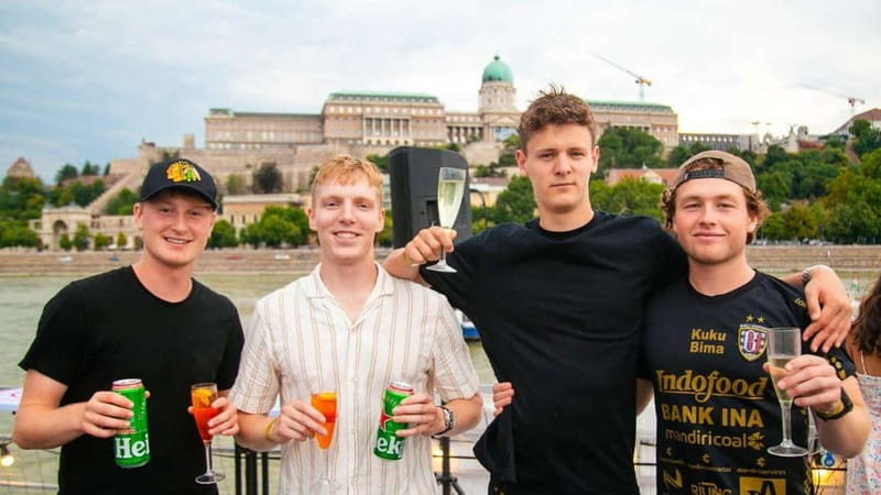 Budapest: Sip & Sail Danube Cruise with Unlimited Beer - Seating, music, and the audio guide