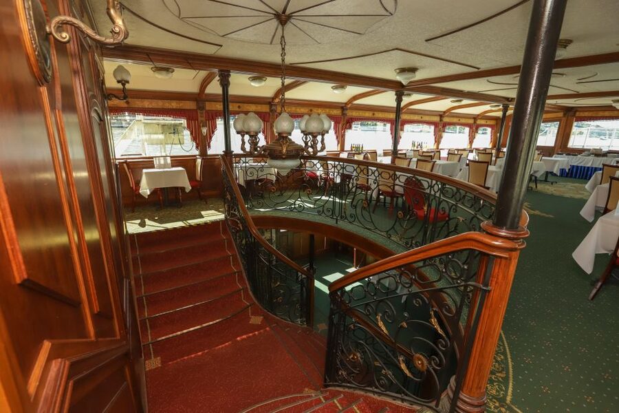 Budapest: Summer Brunch & Cruise with Prosecco or Cake - The one-hour route from Parliament to the National Theatre