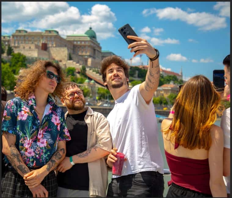 Budapest: Sunset Cruise with 2 Cocktails - The final call