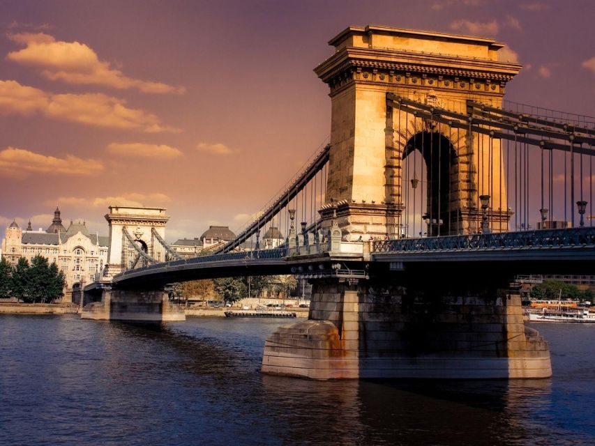 Budapest: Unlimited Prosecco and Wine Sightseeing Cruise - Key points to know before booking
