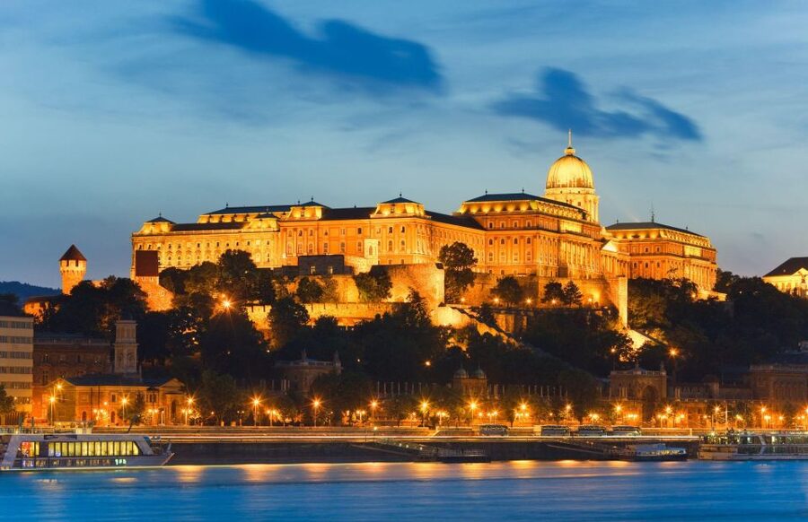 Budapest: Unlimited Prosecco and Wine Sightseeing Cruise - What this Danube cruise is really like