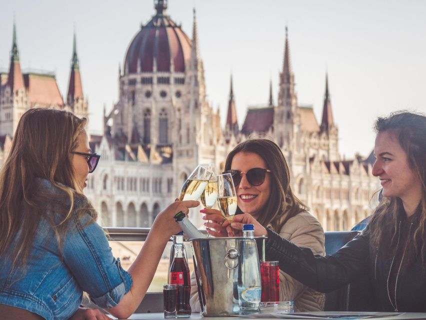 Budapest: Unlimited Prosecco and Wine Sightseeing Cruise - Margaret Bridge and the northern river view