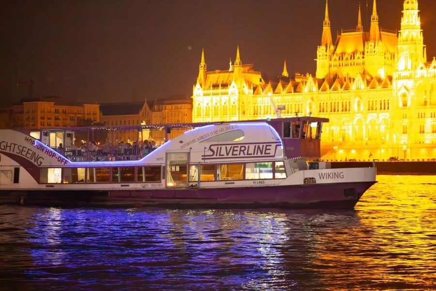Budapest: Unlimited Prosecco and Wine Sightseeing Cruise - Müpa and the National Theatre before returning