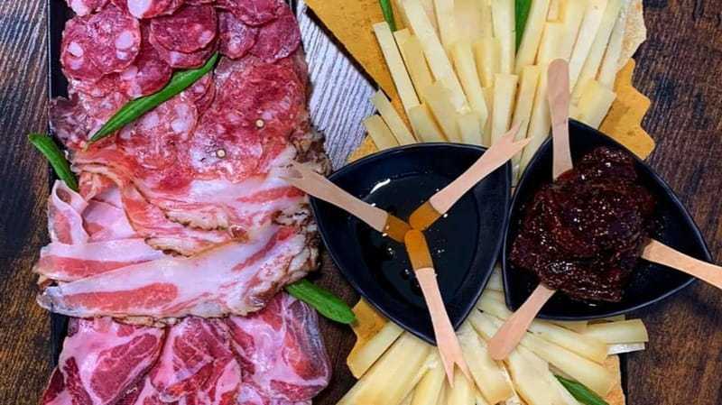 Cagliari: Food and Wine Tasting Experience - The food: a seasonal introduction to Sardinia