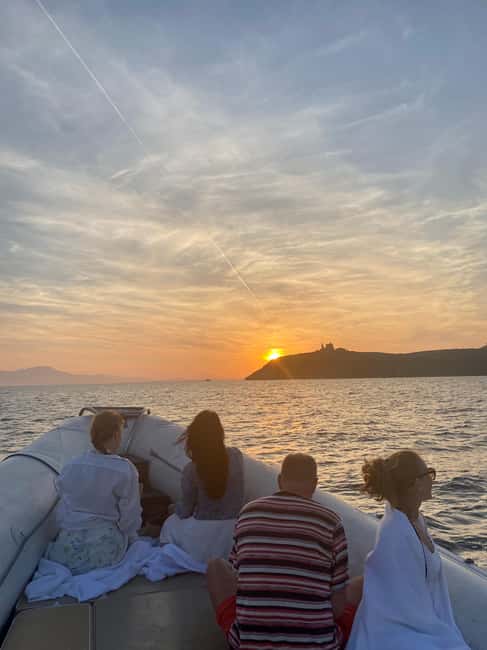 Cagliari: Sunset Boat Tour with Aperitif and Prosecco - Prosecco, snacks, and the last light