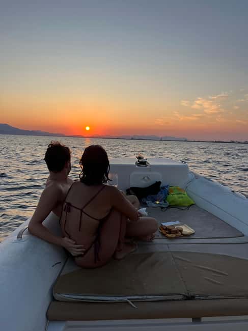 Cagliari: Sunset Boat Tour with Aperitif and Prosecco - How the small group changes the experience