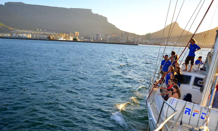 Cape Town: 1-Hour Pre-Sunset Champagne Cruise - What the one-hour schedule feels like