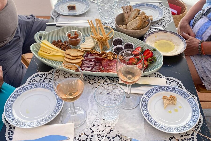 Carvoeiro/Portimão/Alvor: Wine Tour w/ Tasting, Tapas, Music - Who will enjoy this Algarve wine tour