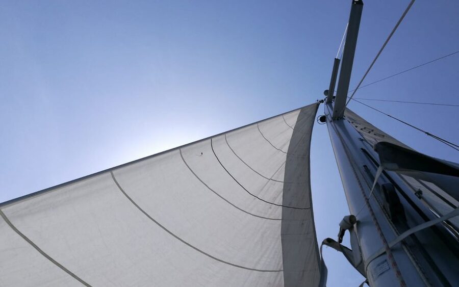 Catania: Guided Sunset Sailing Trip with Aperitif & Prosecco - Crew service and the personal touch