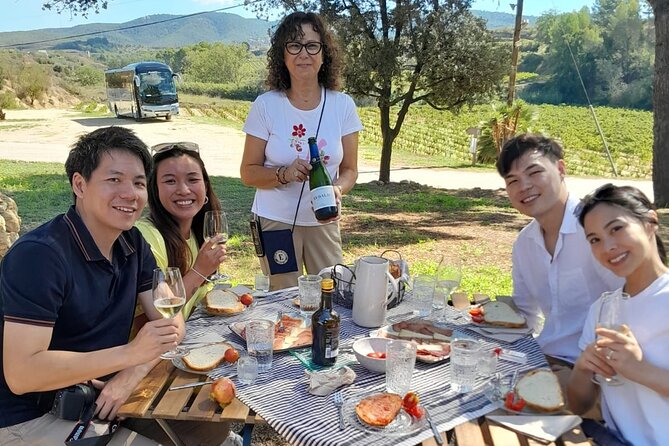 Cava tour to 3 family wineries with hotel pick-up - Vins El Cep and the final glass