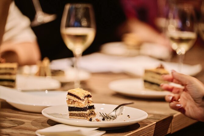 Central Budapest Food Walking Tour with Drinks Included - Key points to know before booking