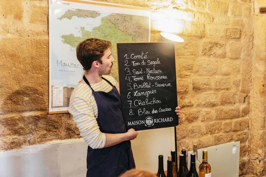 Cheese & Wine Tasting in Montmartre with Local Cheesemonger - Five wines, including a sparkling pour