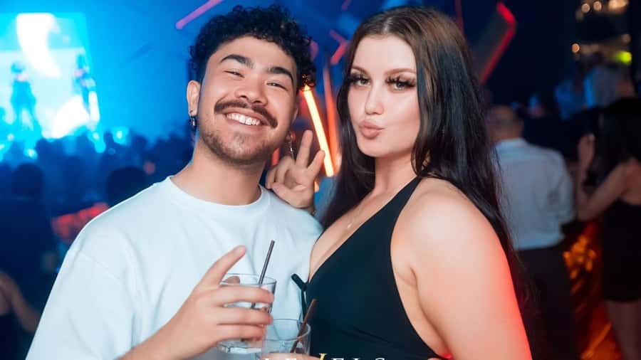 Chiang Mai Pub Crawl: 4 Venues, Beer Buffet & VIP Entry - The second stop builds the group energy