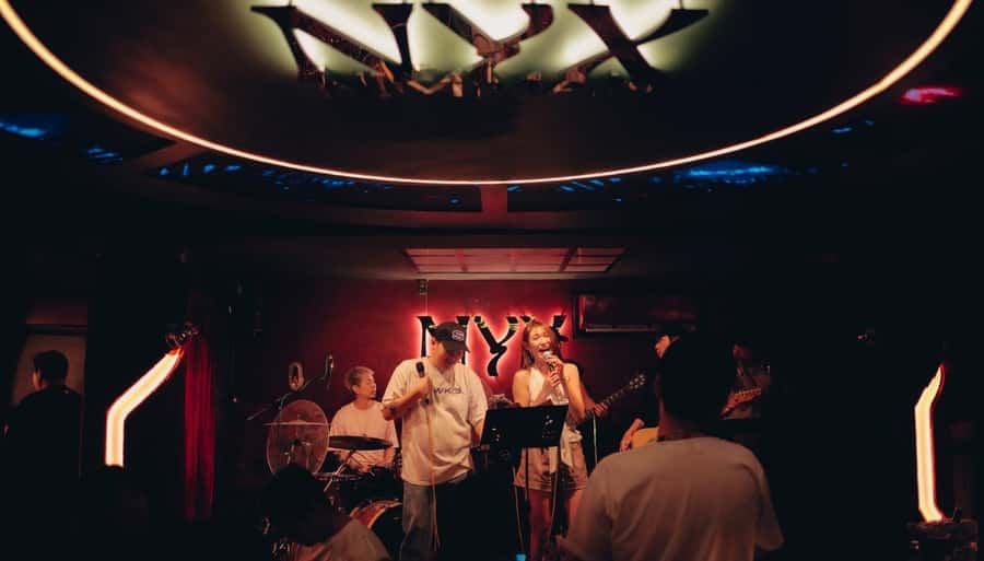 Chiang Mai Pub Crawl: 4 Venues, Beer Buffet & VIP Entry - What $19 really buys you