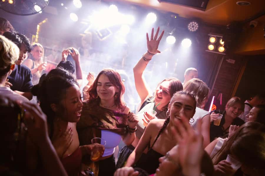 Chiang Mai Pub Crawl: 4 Venues, Beer Buffet & VIP Entry - Commuse starts the night gently