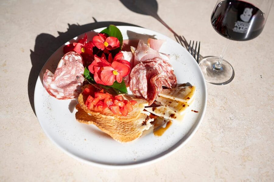 Chianti: Lunch with Wine Tasting at Poggio ai Laghi Winery - Olive oil and vinegar are not side notes