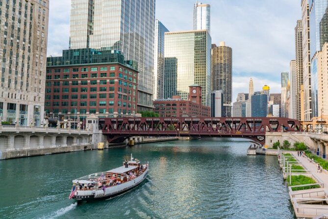 Chicago River Cocktail Cruise - The Chicago River route and its 50 skyscrapers