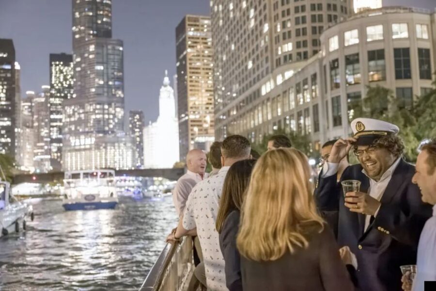 Chicago River: Guided Sunset Cocktail & Architecture Tour - Key points at a glance