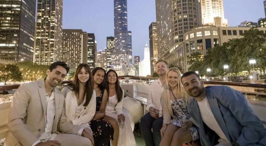 Chicago River: Guided Sunset Cocktail & Architecture Tour - Why the Chicago River is the right place for an architecture tour