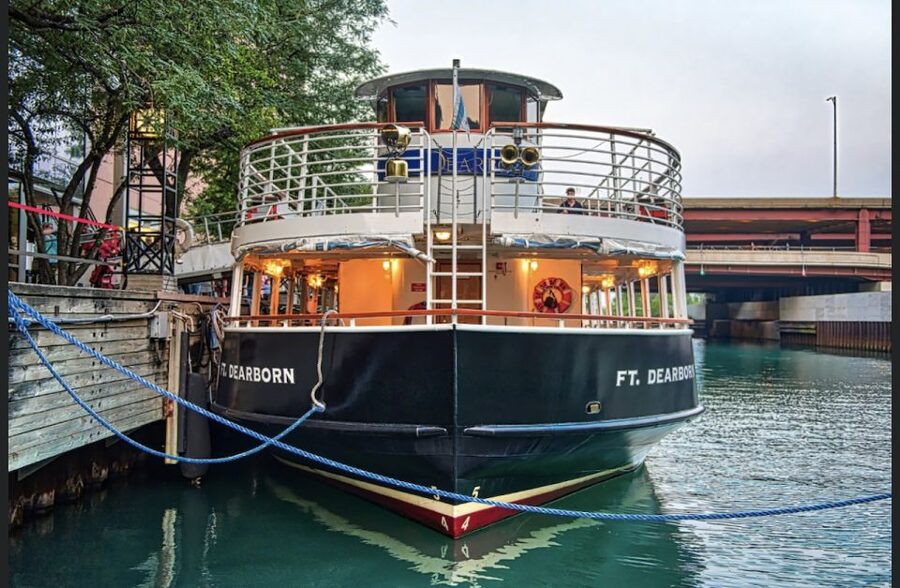 Chicago River: Guided Sunset Cocktail & Architecture Tour - What the guide adds to the ride