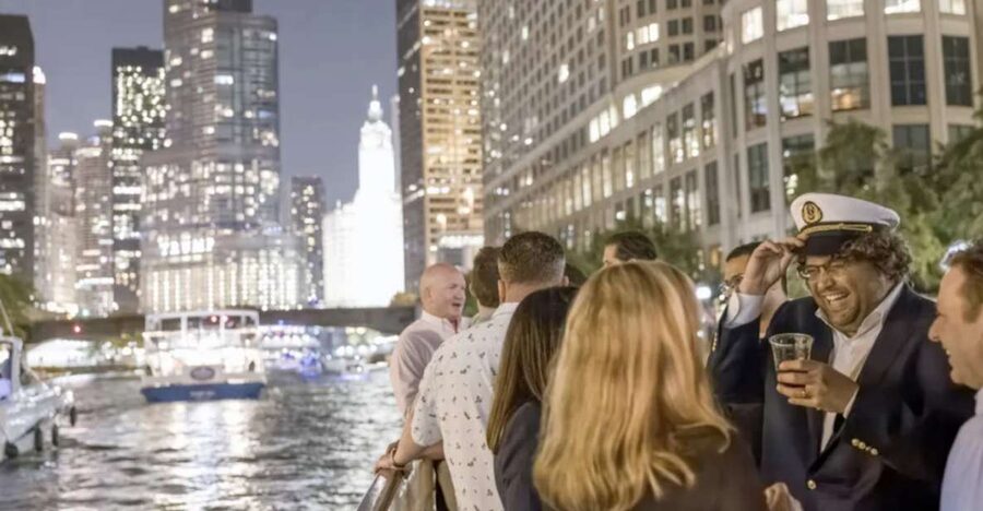 Chicago River: Guided Sunset Cocktail & Architecture Tour - Sunset light, skyscraper views, and cold air