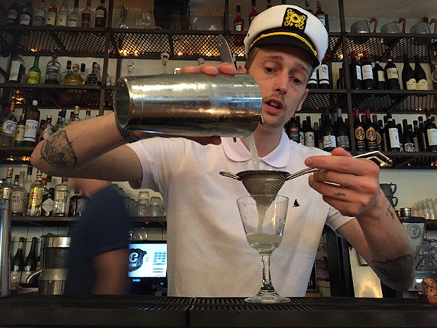 Chicago River: Guided Sunset Cocktail & Architecture Tour - The 90-minute route, from boarding to the final river views