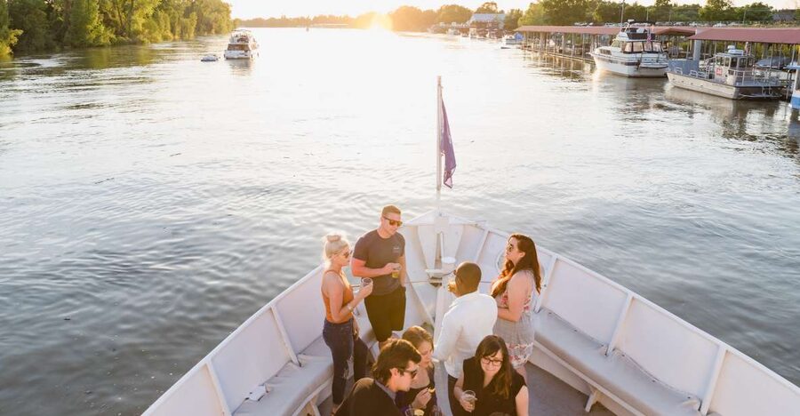 City Cruises Sacramento: Cocktail River Cruise - Ninety minutes beneath Sacramento’s skyline