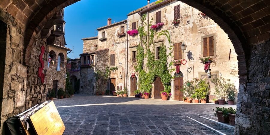 Civitavecchia: Tuscany Full-Day Guided Trip w/Wine Tasting - Pitigliano, the Little Jerusalem