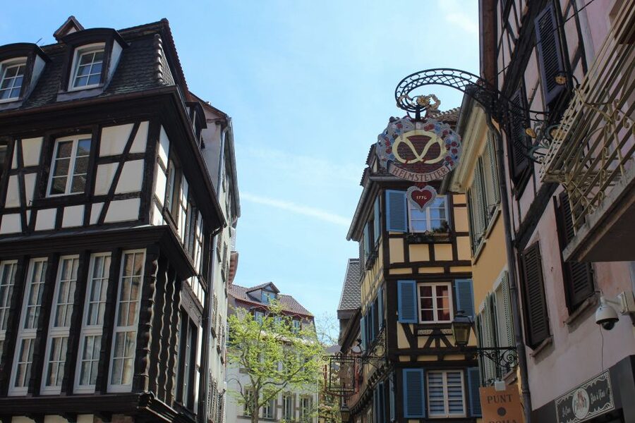 Colmar: Highlights Walking Tour and Wine Tasting - What the small group changes