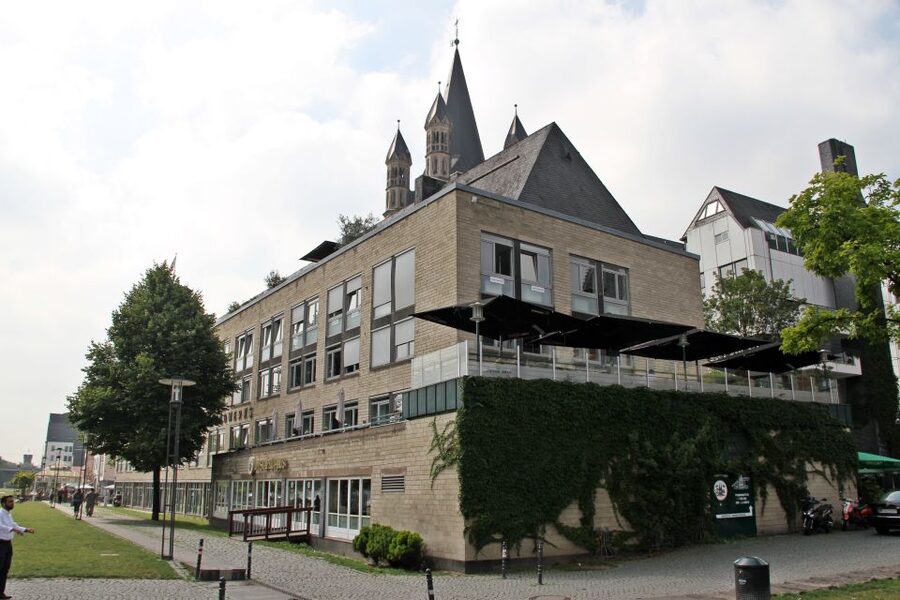 Cologne: Brewery Tour with Kölsch and Halven Hahn - Four breweries, four different stops