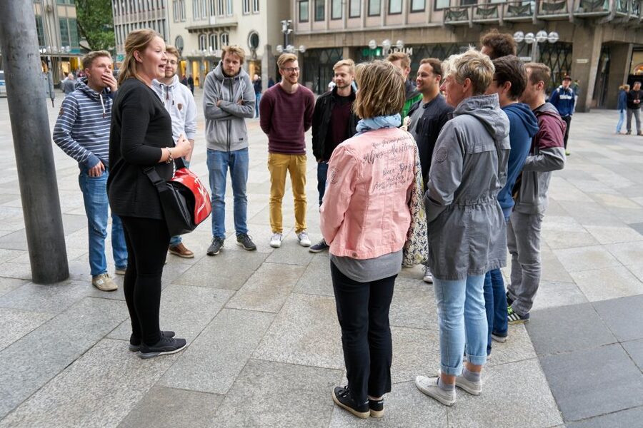 Cologne: Kölsch Beer and Brew House 2-Hour Tour - Statues, fountains, and the final beer stop