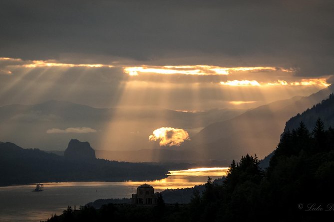 Columbia Gorge Waterfalls & Wineries from Portland: All-Inclusive Afternoon Tour - Wy’East Vineyards and Columbia Gorge wine