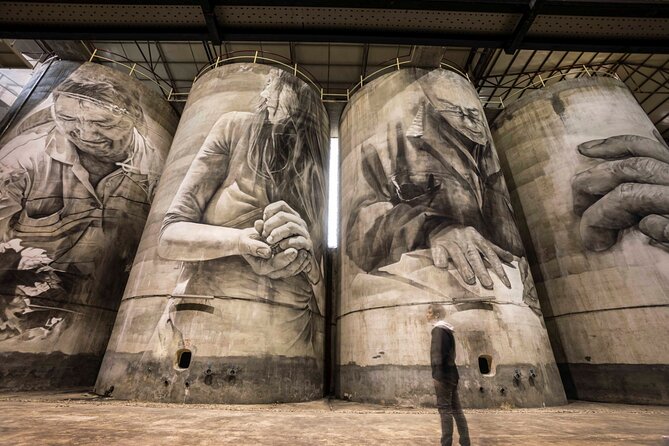 Complete winery experience: visit, tasting and traditional food - Solar de Samaniego, where wine meets literature and mural art