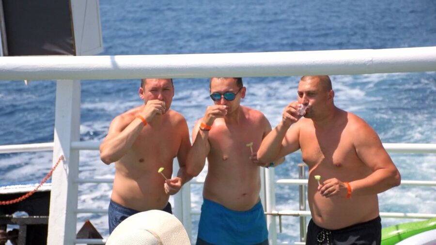 Crete: Mirabello Bay Cruise with Onboard Cocktail - Guides, languages, and the pace of the day