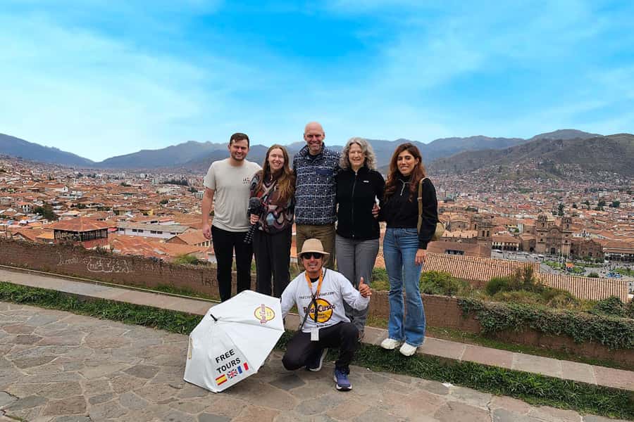 Cusco: Historic Walking Tour with Pisco Sour and Music Show - The Cathedral and Company of Jesus set the colonial scene