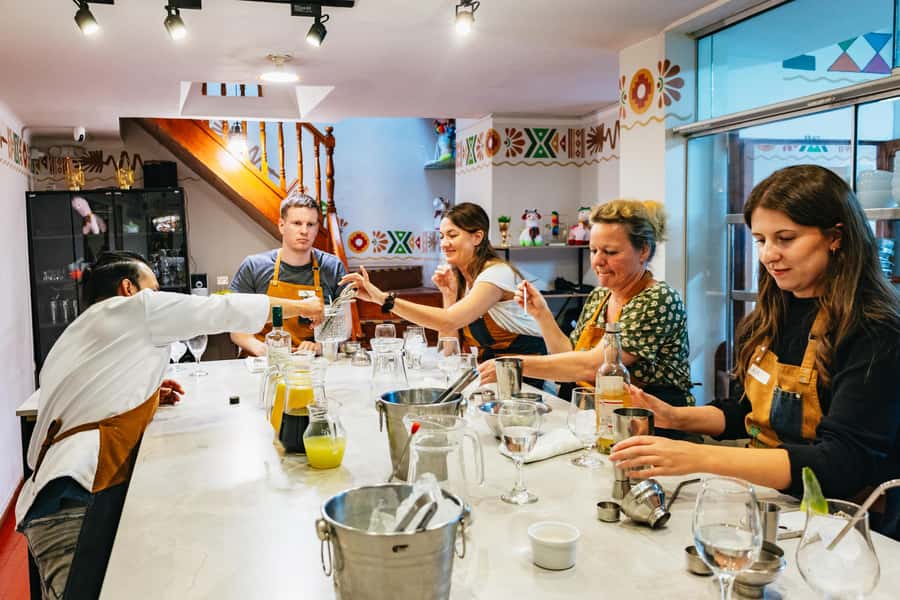 Cusco: Peruvian Cooking Class, Cocktails & Local Market Tour - Who should take this class?