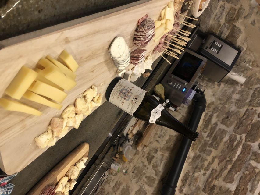 Dijon: Cheese and Burgundy Wine Tasting Workshop - Meeting Emeline and learning in two languages