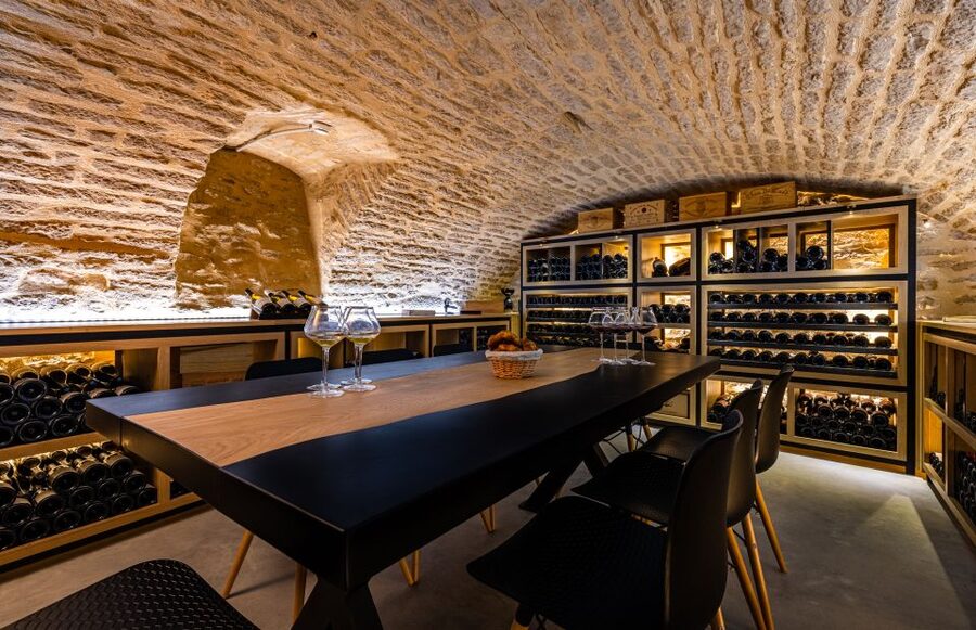 Dijon: La Cave du Palais Burgundy Wine Tasting Experience - How the conversation changes the value