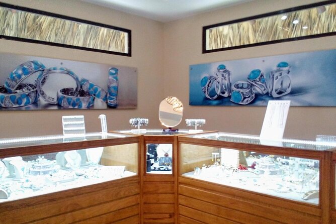 Don Lucas Cigar Factory & Store + Premium Rum Tasting (3 hours) - Shopping for cigars, rum, and Dominican gifts
