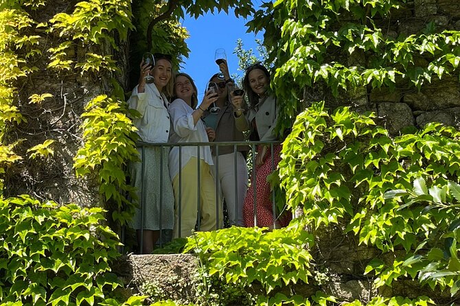 Douro Valley Tour - 3 Wine tastings, Lunch & river Cruise - Pinhão gives you the river option