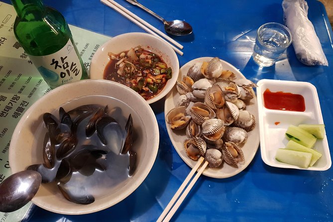 Drinking and Eating through the Alleys of Seoul - Gwangjang Market: two hours of useful first bites