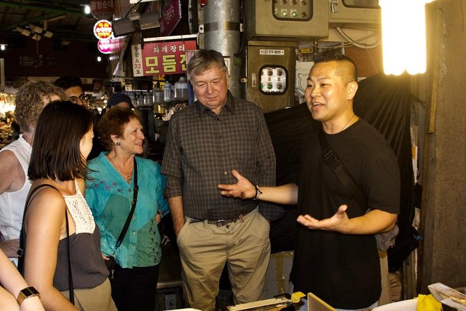 Drinking and Eating through the Alleys of Seoul - Who will enjoy this most