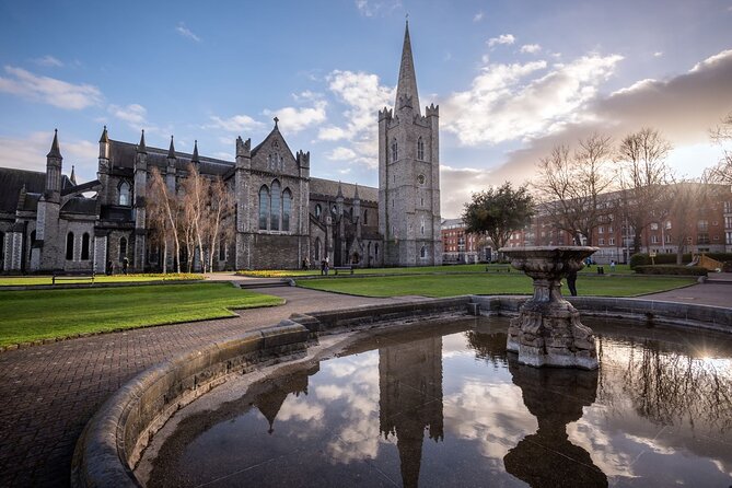Dublin in a Day: Dublin Castle, Book of Kells, Guinness & Whiskey - Meeting Molly Malone in central Dublin