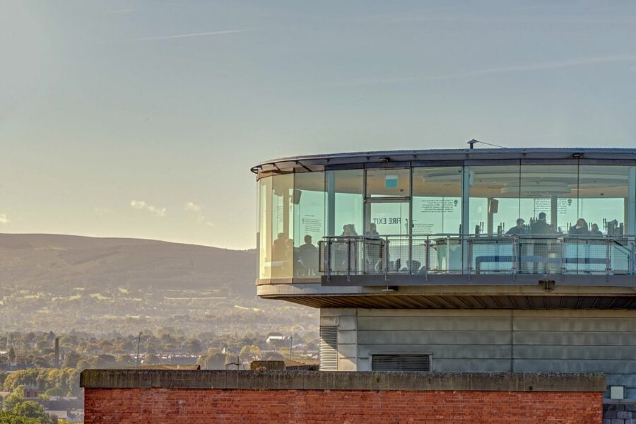 Dublin: Skip-the-Line Guinness and Jameson Whiskey Tour - The walk to the Brazen Head adds local flavor