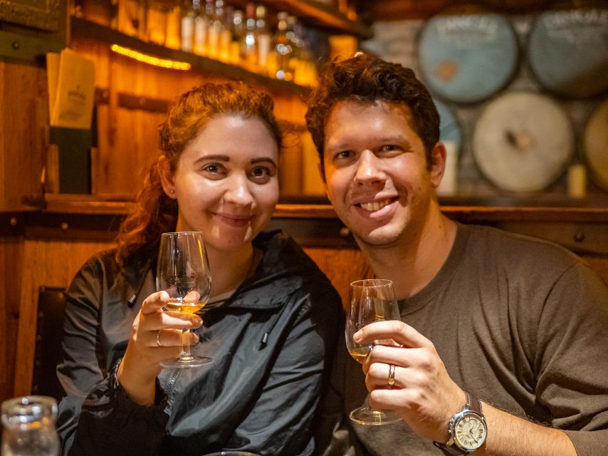 Dublin: Whiskey Tasting Tour - The short walk from Lincoln Place to Temple Bar