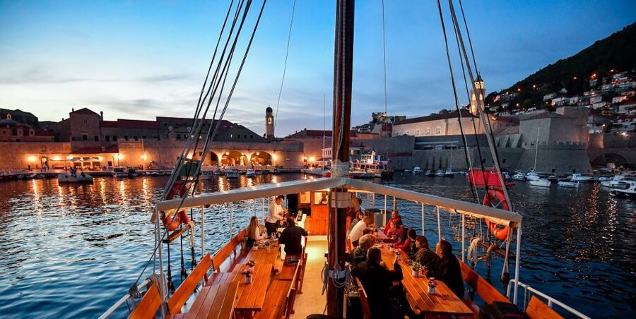 Dubrovnik: Panoramic Sunset Cocktail Cruise Around Old Town - Finding the white boat Slavija at the Old Port