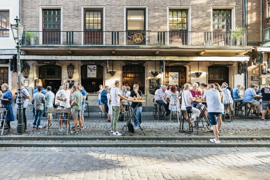 Düsseldorf: Altbier-Safari Beer Walking Tour - Why Düsseldorf Altbier deserves its own afternoon